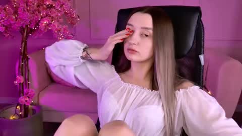 Alice online show from 09-30-25, 01:38