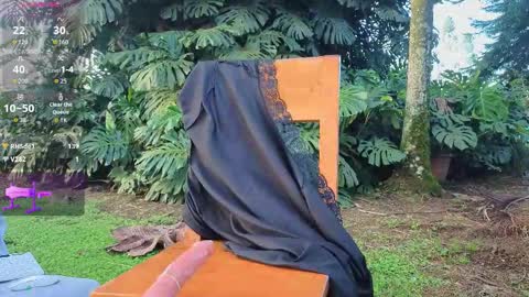 Snapshot of alicemrtnzz chatting on 10-27-25, 10:25 alicemrtnzz online show from 10-27-25, 10:25