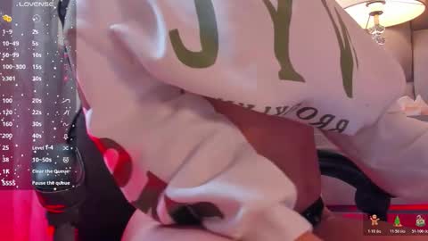 Snapshot of alicestevens_ chatting on 12-19-25, 02:46 Alicestevens online show from 12-19-25, 02:46