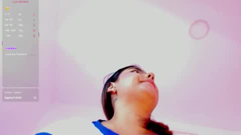 Snapshot of alicethunder_ chatting on 12-18-25, 07:09 A L I C E T H U N D E R online show from 12-18-25, 07:09