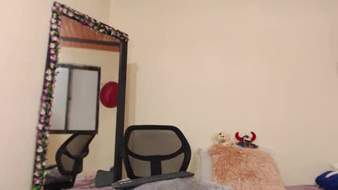 Snapshot of aliceusher_1 chatting on 12-18-24, 01:05 J Ruiz online show from 12-18-24, 01:05