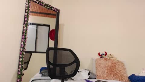 Snapshot of aliceusher_1 chatting on 12-24-24, 11:00 J Ruiz online show from 12-24-24, 11:00