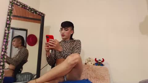 Snapshot of aliceusher_1 chatting on 01-30-25, 07:15 J Ruiz online show from 01-30-25, 07:15