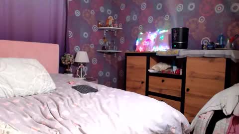 Snapshot of alicewetsquirt chatting on 02-08-26, 02:26 alicewetsquirt online show from 02-08-26, 02:26