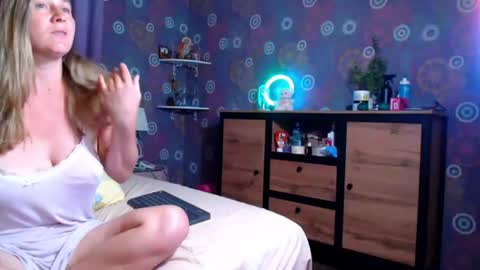 alicewetsquirt online show from 07-25-26, 08:50