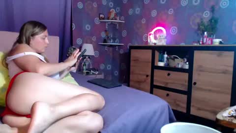 alicewetsquirt online show from 08-04-26, 08:00