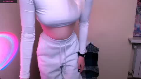 Snapshot of alicexooo_ chatting on 02-21-26, 09:21 Alice online show from 02-21-26, 09:21