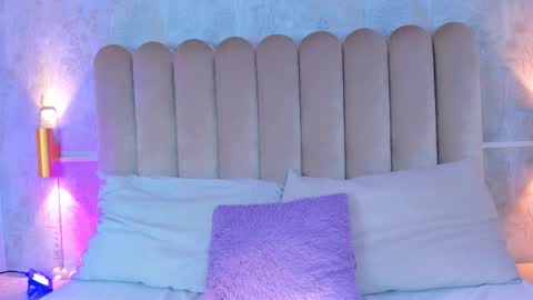 Snapshot of alicia_jerez1 chatting on 12-18-25, 08:37 Alice online show from 12-18-25, 08:37