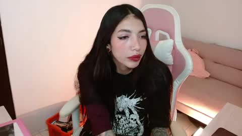 Snapshot of alicia_key_ chatting on 06-01-26, 05:20 ALICIA online show from 06-01-26, 05:20
