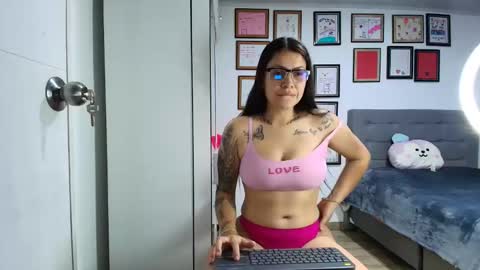 alicia_rainbow online show from 04-22-26, 03:31