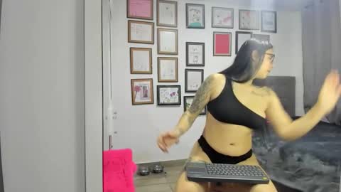 alicia_rainbow online show from 05-18-26, 04:07