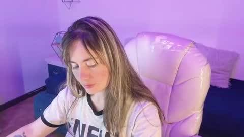 Snapshot of alicia_thompsonn chatting on 07-15-26, 01:05 Alice online show from 07-15-26, 01:05