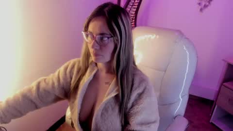 Snapshot of alicia_thompsonn chatting on 07-25-26, 01:41 Alice online show from 07-25-26, 01:41