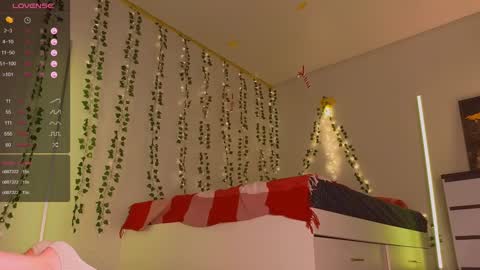 Snapshot of alicia_x_art chatting on 12-23-24, 04:44 Alicia Lici  online show from 12-23-24, 04:44