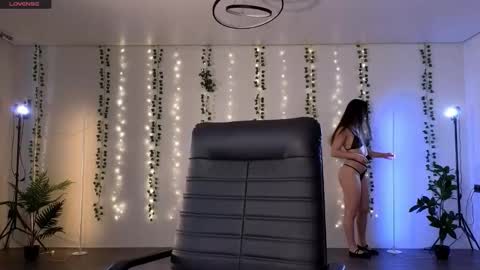 Snapshot of alicia_x_art chatting on 09-19-25, 08:05 Alicia Lici  online show from 09-19-25, 08:05