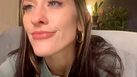 Snapshot of aliciacolette123 chatting on 11-14-25, 08:35 teacherspet69 online show from 11-14-25, 08:35