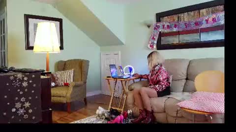 Alicia deHart  Help me reach 1000 Followers. Its FREE online show from 06-21-26, 07:05
