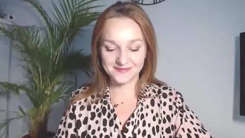 Snapshot of alicialux chatting on 12-19-25, 07:26 Alicia online show from 12-19-25, 07:26