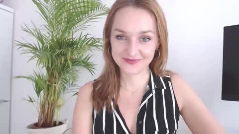 Snapshot of alicialux chatting on 02-02-26, 02:27 Alicia online show from 02-02-26, 02:27