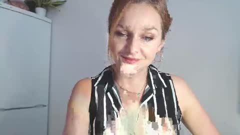 Snapshot of alicialux chatting on 02-10-26, 10:30 Alicia online show from 02-10-26, 10:30