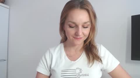 Snapshot of alicialux chatting on 02-16-26, 02:13 Alicia online show from 02-16-26, 02:13