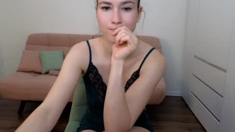 Snapshot of alicianoveli chatting on 01-10-25, 02:23 alicianoveli online show from 01-10-25, 02:23