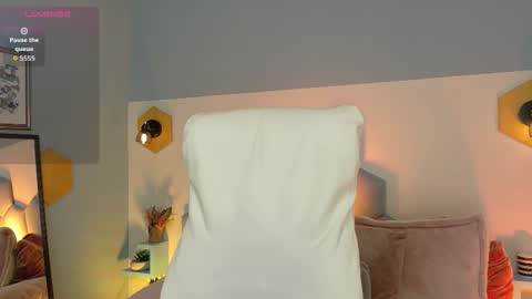 Snapshot of aliciia_miller chatting on 09-20-25, 08:32 Alicia online show from 09-20-25, 08:32