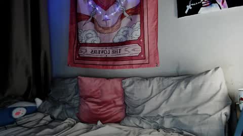 Alien Bella online show from 04-27-26, 06:50