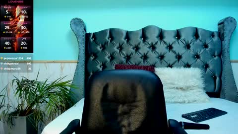 Snapshot of aliice_greco chatting on 12-23-24, 11:17 Alice online show from 12-23-24, 11:17