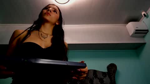 Snapshot of aliice_greco chatting on 12-30-24, 10:53 Alice online show from 12-30-24, 10:53