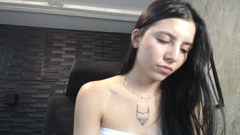 Snapshot of aliice_greco chatting on 02-06-25, 08:34 Alice online show from 02-06-25, 08:34