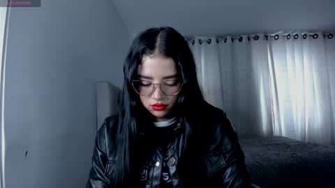 aliice_walker_ online show from 06-18-26, 10:03