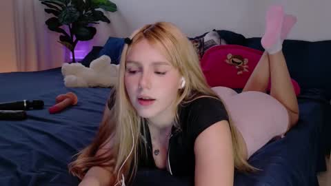 Snapshot of alinacarter__ chatting on 01-14-26, 05:40 alina carter online show from 01-14-26, 05:40