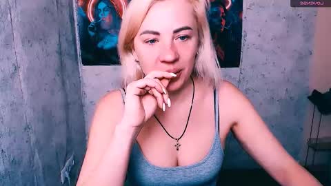 Snapshot of alinafrey_ chatting on 01-14-26, 05:35 Alina online show from 01-14-26, 05:35