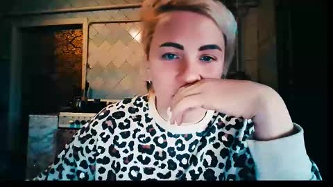 Snapshot of alinafrey_ chatting on 01-18-26, 10:19 Alina online show from 01-18-26, 10:19