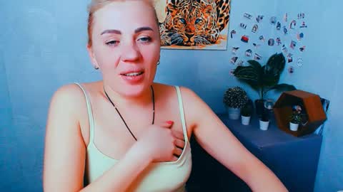 Snapshot of alinafrey_ chatting on 02-10-26, 06:56 Alina online show from 02-10-26, 06:56