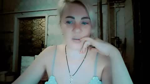 Snapshot of alinafrey_ chatting on 02-15-26, 10:47 Alina online show from 02-15-26, 10:47