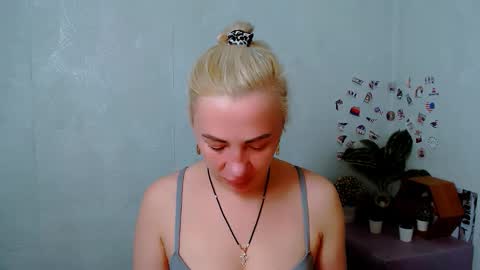 Snapshot of alinafrey_ chatting on 03-18-26, 05:54 Alina online show from 03-18-26, 05:54