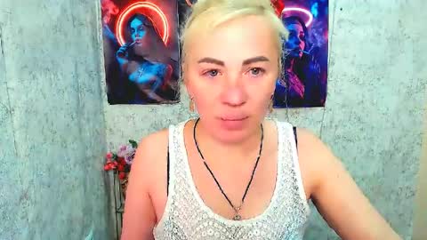 Snapshot of alinafrey_ chatting on 03-22-26, 05:33 Alina online show from 03-22-26, 05:33