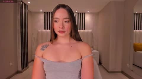 Snapshot of alinakravitz_ chatting on 09-19-25, 11:44 alinakravitz_ online show from 09-19-25, 11:44