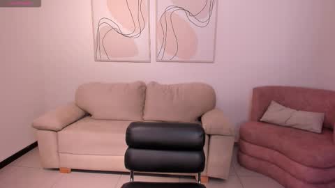 Snapshot of alinakravitz_ chatting on 10-19-25, 12:06 alinakravitz_ online show from 10-19-25, 12:06