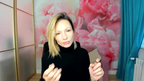 Snapshot of alinamoor chatting on 12-22-25, 12:46 AlinaMoor online show from 12-22-25, 12:46