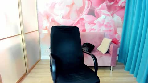 Snapshot of alinamoor chatting on 01-14-26, 06:57 AlinaMoor online show from 01-14-26, 06:57