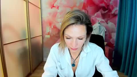 Snapshot of alinamoor chatting on 01-17-26, 06:51 AlinaMoor online show from 01-17-26, 06:51