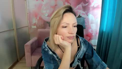 Snapshot of alinamoor chatting on 03-11-26, 07:03 AlinaMoor online show from 03-11-26, 07:03