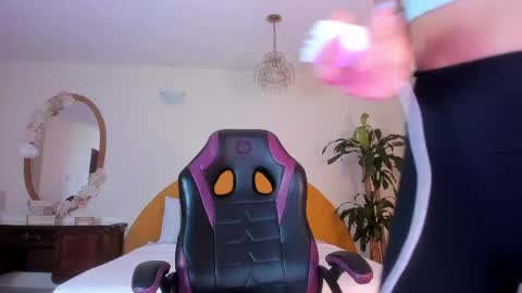 AlinaSimmons online show from 04-15-26, 12:45