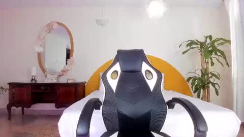 AlinaSimmons online show from 06-08-26, 01:00
