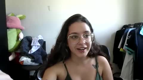 Snapshot of alinebani chatting on 05-26-26, 01:40 Aline online show from 05-26-26, 01:40