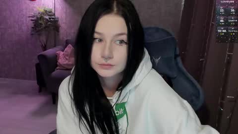 Snapshot of alinegreeeen chatting on 02-13-26, 07:37 Aline Greeeen online show from 02-13-26, 07:37