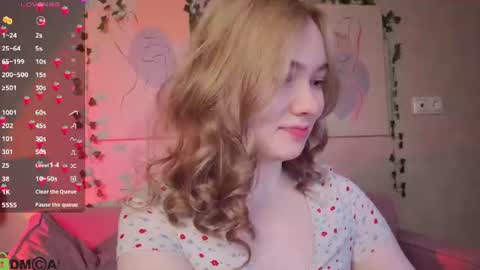 Snapshot of alisa_lesly chatting on 07-12-26, 01:07 Alisa GMT2 Wen - Sun 10 AM - 4 PM except Monday and Tuesday online show from 07-12-26, 01:07